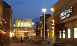 Amazon and Walmart Focus on Revamping Malls